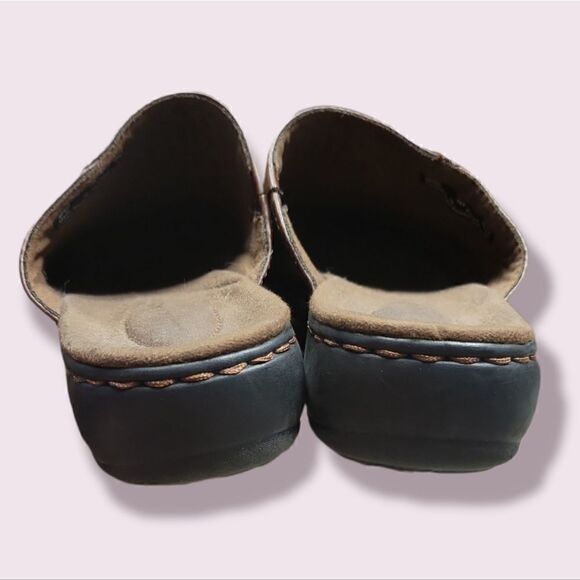 CLARKS Women's Brown Leather Slip Ons Size 7 - Picture 6 of 7